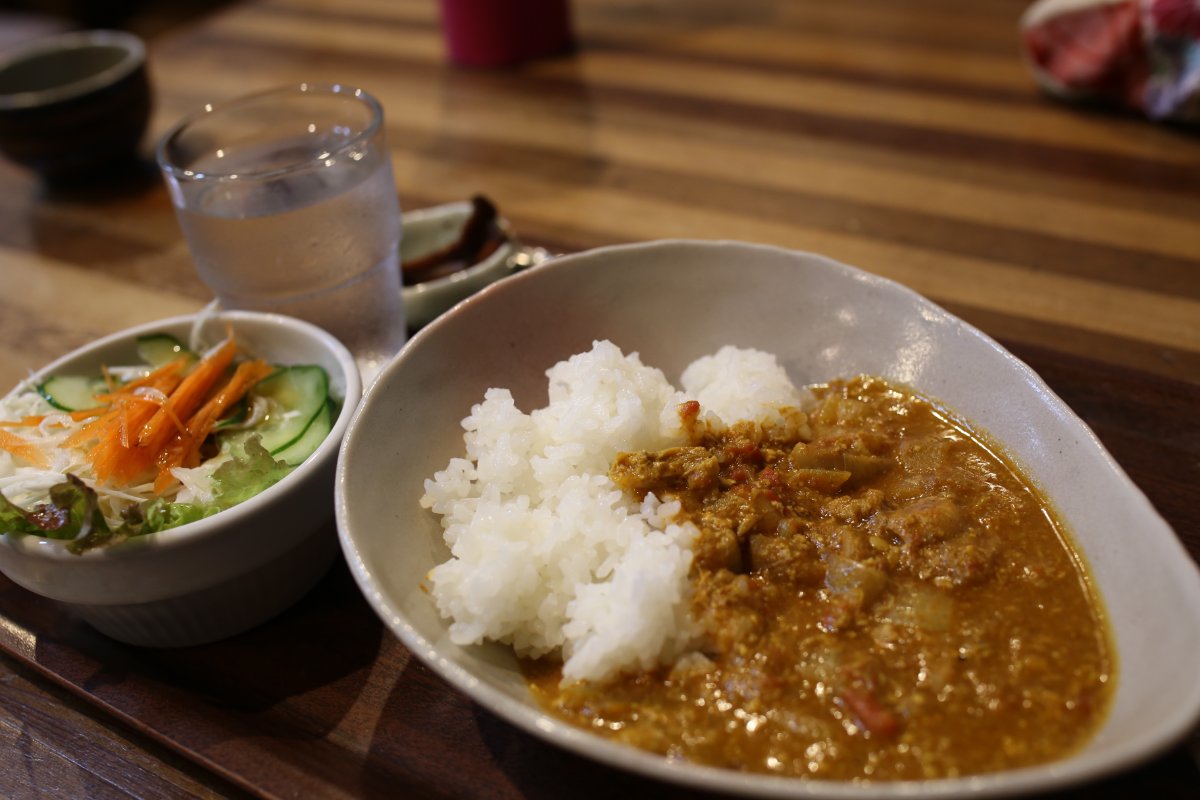 チキンカレー(サラダ付き)